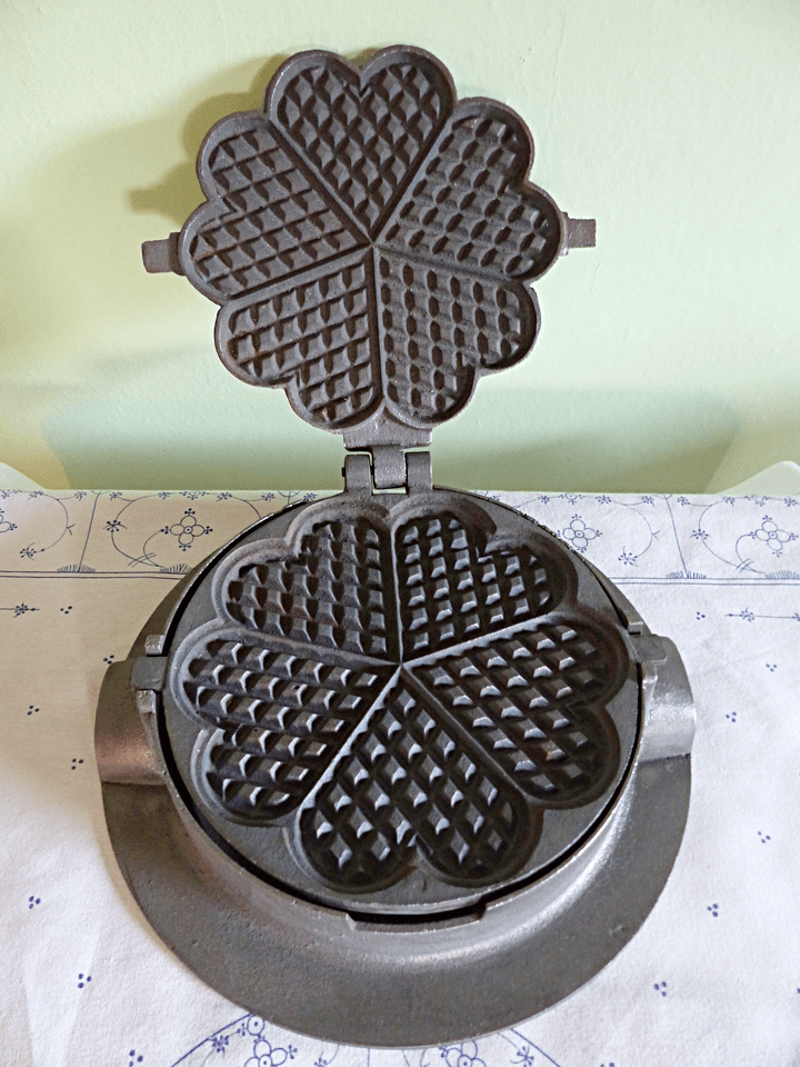 Anleitung zum Waffeln backen mit einem alten Waffeleisen auf dem Grill ...